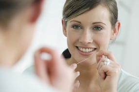 Professionelle Zahnreinigung beugt Parodontitis vor.